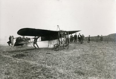 Louis Bleriot (1872-1936) bij Eletot, nabij Fecamp, ca. 1909 door French Photographer